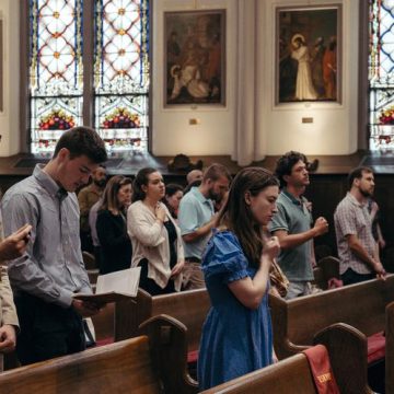 60a41bd6-866a-4eb1-9b50-42d59ffc932f Les Églises Catholiques des États-Unis Attirent les Jeunes Adultes