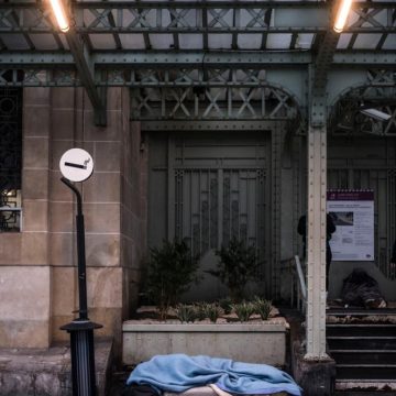 Hommage littéraire entre deux voix séparées