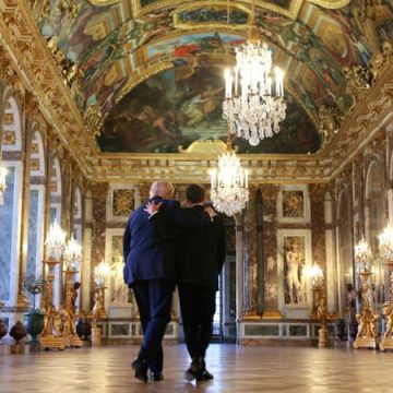 6cd38e6b-6c93-4bc1-b128-a75bc5f3a84d Visite de Donald Trump au château de Versailles et signature d’un accord de paix