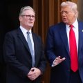 Critiques de Donald Trump envers Keir Starmer et sa possible démission
