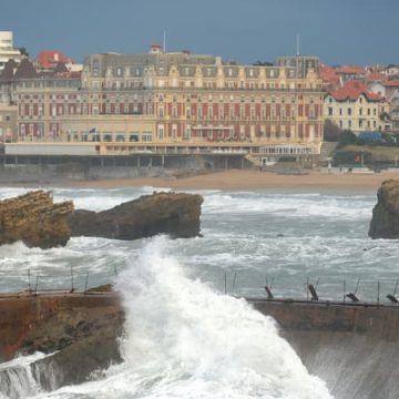 Effondrement de falaise à Biarritz : deux plongeurs disparus