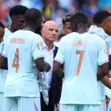 Guy Stéphan honoré par l’équipe de France après la victoire contre la Norvège