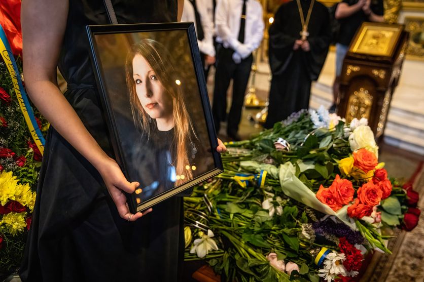 Memorial Service of Ukrainian Writer Victoria Amelina in Kyiv - 04 Jul 2023 Critique des ouvrages sur les héros anonymes