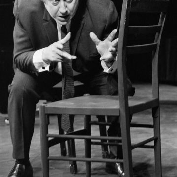 786a5b41-a8f3-4eb6-a6a0-ffc7ca68c5c1 Hommage à Raymond Devos : Un Génie de l’Humour Après 20 Ans
