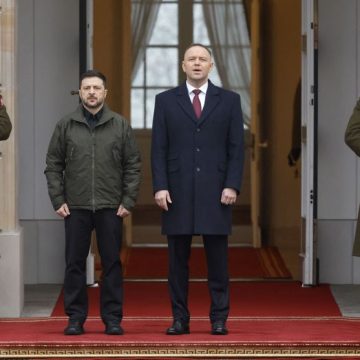 POLAND-UKRAINE-POLITICS-DIPLOMACY Tensions Polonaises-Ukrainiennes Mettent en Cause la Distinction de Zelensky