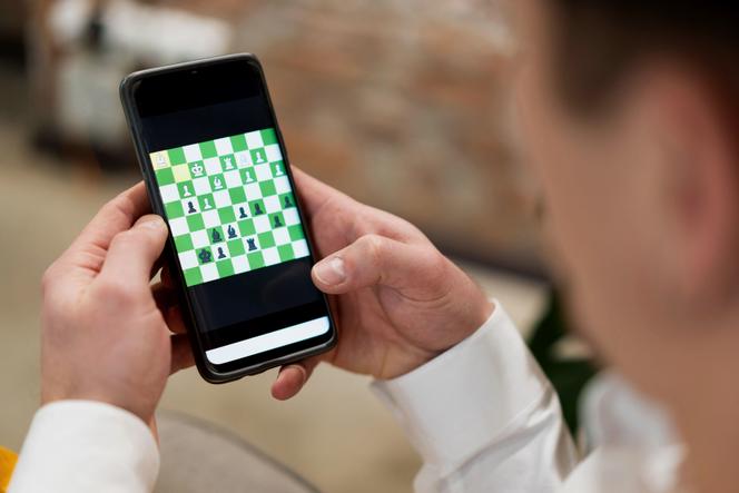 7e5d0ef0-dc33-4b3f-b28c-821085210bf7 L’addiction aux échecs virtuels