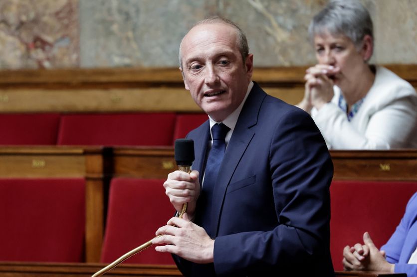 825f13df-7090-4b8a-8aa8-3dc09a5416c9 Le débat sur l’autonomie de la Corse et sa place dans la République