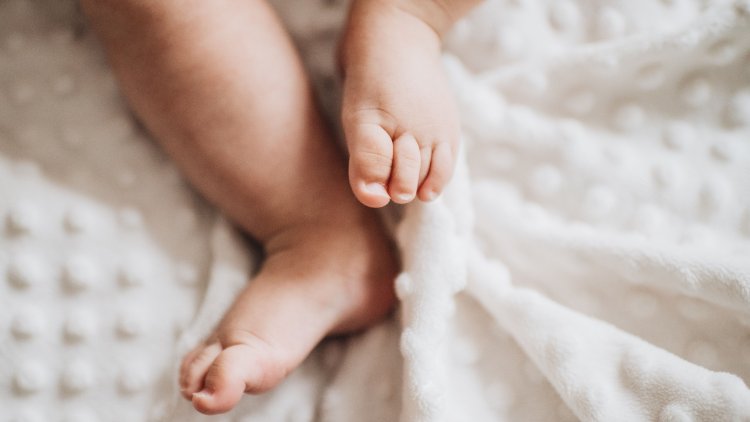931f029f-23c5-40ce-90bb-37e92f088719 Reconnaître les Symptômes de Déshydratation chez les Bébés Pendant une Canicule