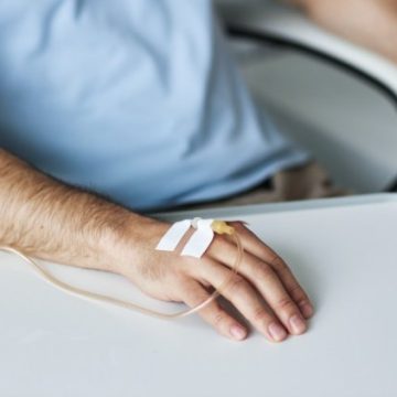 976237e5-aca0-4b1f-90c0-621cd7146f67 Le débat sur l’abolition du titre de séjour pour soins: enjeux économiques et migratoires