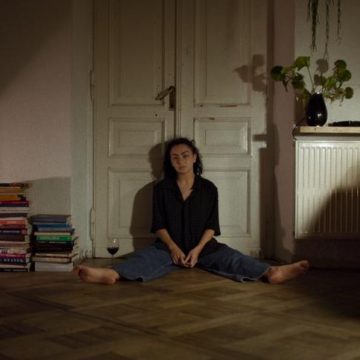 Pete Ohs et Charli XCX : une immersion créative à Varsovie