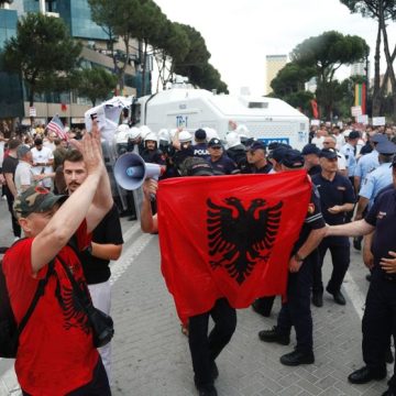 Manifestations à Tirana contre un projet touristique controversé