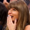 Taylor Swift participe à la première de Toy Story 5