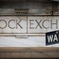 Les marchés boursiers reculent face aux inquiétudes sur l’IA