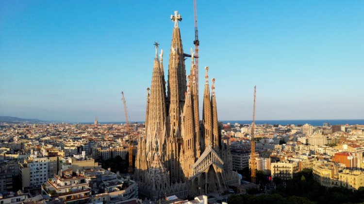 c89b46ac-0bfd-48c4-86f5-055d14ab7cd8 L’inauguration de la tour du Christ à la Sagrada Familia