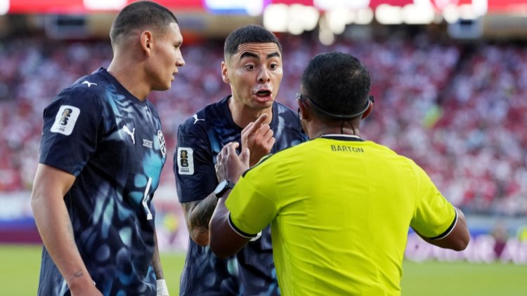 c8a185d6-ee17-457b-9af1-82b9fe2c9128 Miguel Almiron expulsé lors du match Turquie-Paraguay