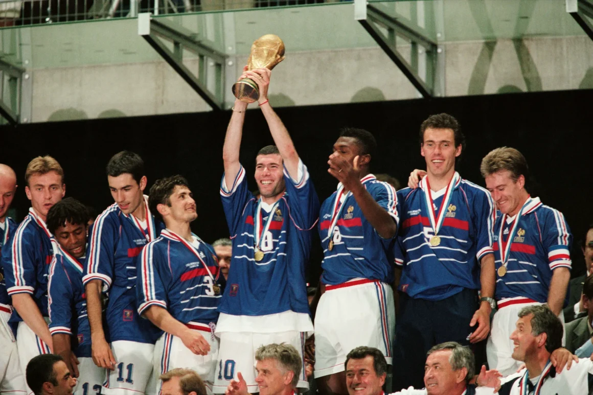 Les Bleus et Leur Histoire : Entre Victories et Enjeux Sociaux