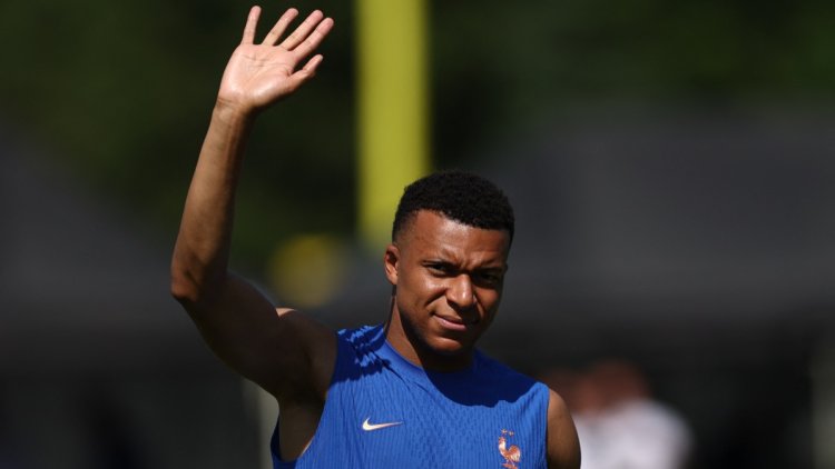 cc49ef13-003c-4084-8bb4-de35db59d660 Kylian Mbappé et sa nouvelle célébration inspirée par la flûte