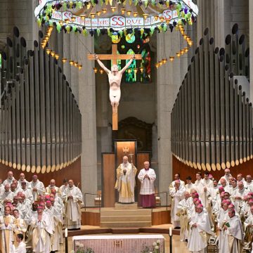 Le pape Léon XIV inaugure la tour de la Sagrada Familia