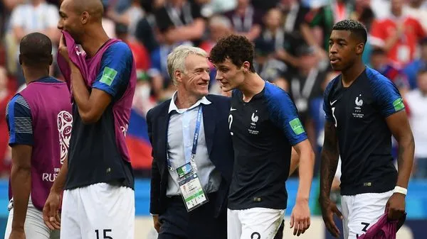 d1a4f054-f4b4-4e05-8d17-5243ed9df2ec Didier Deschamps rentre en France pour raison familiale