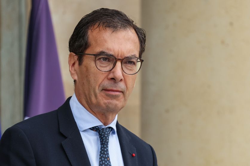 e37377e6-99a0-4145-8899-dc1106099841 Débats au Parlement autour du travail le 1er mai