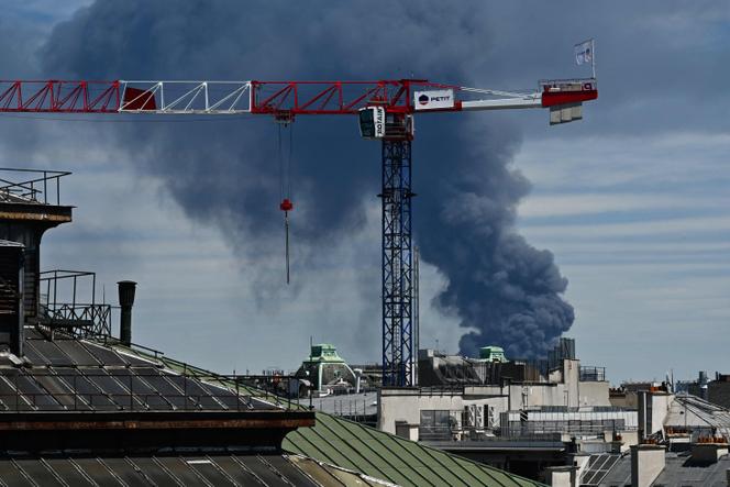 e5f535cd-a20e-46cf-9896-60a9dfce94b9 Incendie majeur dans un entrepôt à Bobigny