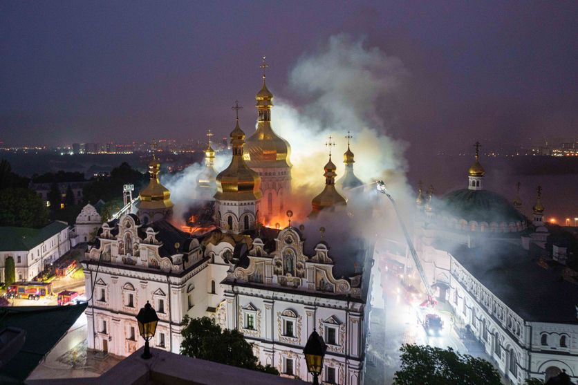 APTOPIX Russia Ukraine War Incendie de la Cathédrale de la Dormition : Un Frappe Aérienne sur Kiev