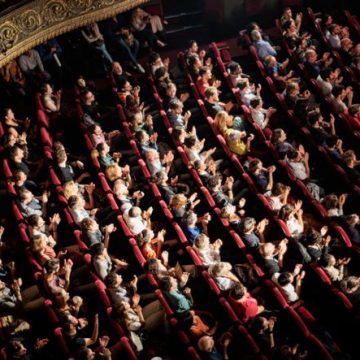 Le théâtre en France : un engouement croissant malgré une baisse des financements