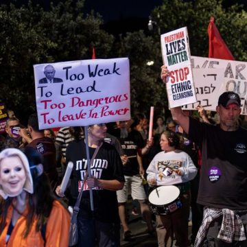 Four people detained during an anti-government protest in West Jerusalem Accord-cadre États-Unis-Iran : Critiques en Israël