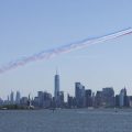 La Patrouille de France survole la Statue de la Liberté pour célébrer l’indépendance des États-Unis