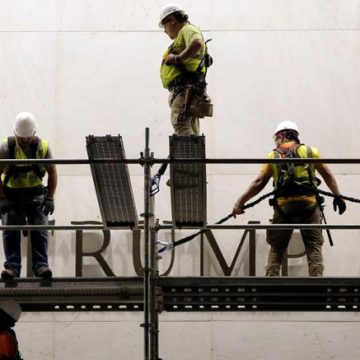 f142c7d8-1241-4892-a129-836405afe98b Le retrait du nom de Donald Trump au Kennedy Center