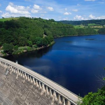 fd8bd8bb-0460-4a5a-84ce-85da6b77c356 Le Parlement adopte une loi sur l’hydroélectricité pour régler un différend avec l’Europe