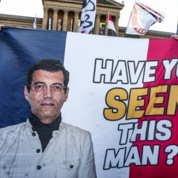 Les supporters français en quête de Xavier Dupont de Ligonnès à Philadelphie