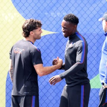 La FIFA suspend la sanction de Folarin Balogun, déclenchant une controverse