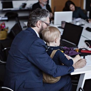 Les enfants au bureau: une nouvelle normalité?