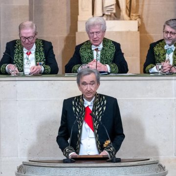 374e1e30-2b04-49e8-a3e3-5c129010971d L’empire Bernard Arnault : Enquête sur le leader de LVMH