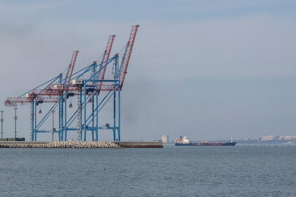 3a284e32-d3a5-4bbc-86c1-c330b93960b6 Situation tendue en Ukraine: impacts sur le commerce maritime et relations internationales