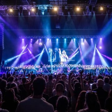 4d7f3aa1-5319-401b-aa61-3ce63e83de69 Annulation d’un spectacle à Orange : réaction des organisateurs