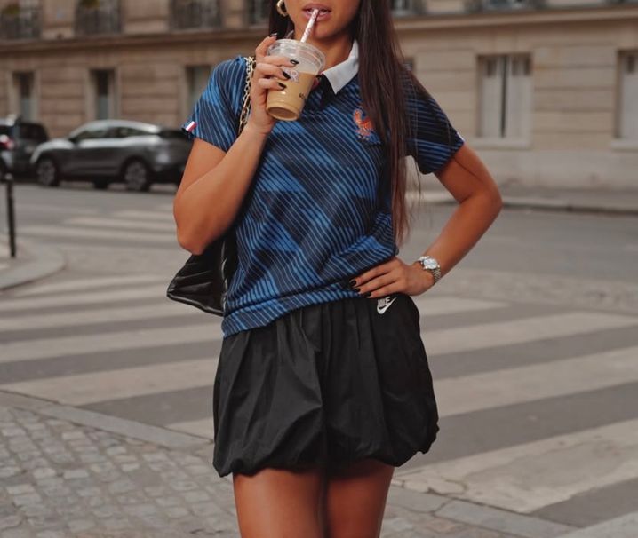 50f8d3af-0b36-444f-9a1d-9b52ed2d63a3 Le maillot de football: un symbole au-delà du stade