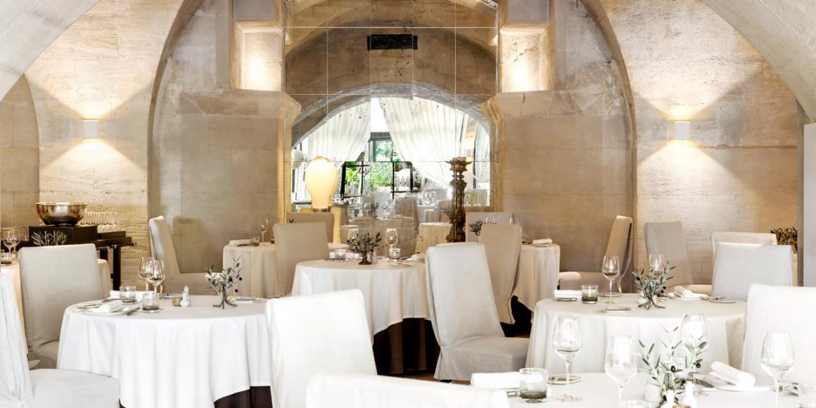 Un Restaurant Légendaire au Cœur des Alpilles