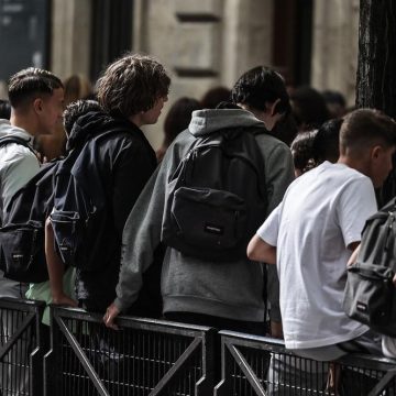 Interdiction des réseaux sociaux aux moins de 15 ans en France : adoption de la loi