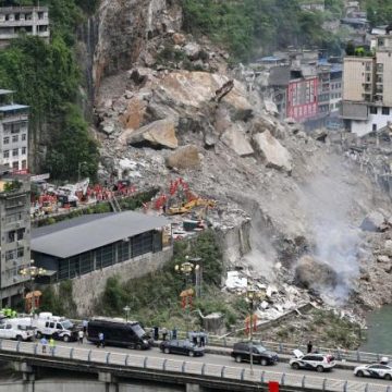 Glissement de terrain tragique en Chine : des vies perdues et des opérations de sauvetage en cours