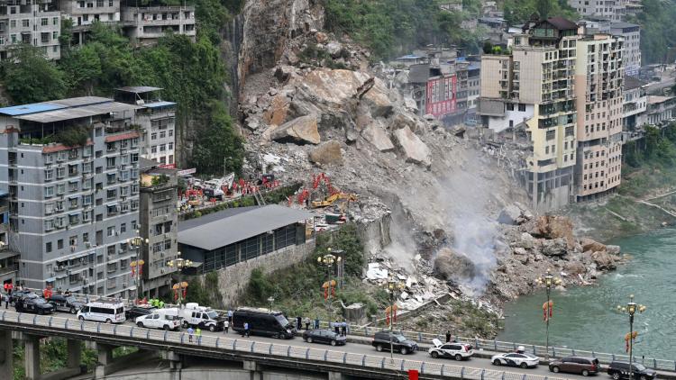 5a59fee6-8b37-4139-99b1-7a8551bb4025 Glissement de terrain tragique en Chine : des vies perdues et des opérations de sauvetage en cours
