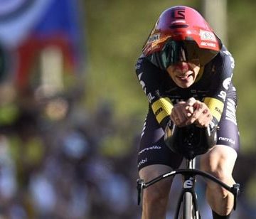 Jonas Vingegaard prend le maillot jaune lors du Tour de France