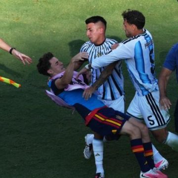 Leandro Paredes expulsé après des actions violentes en finale de la Coupe du monde 2026