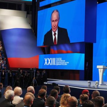 Vladimir Poutine face à une crise économique et diplomatique