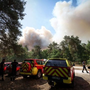 Pour lutter contre l&rsquo;incendie à Fontainebleau, des moyens inédits déployés