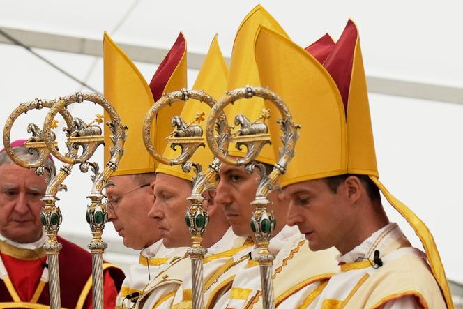 7ae358eb-f137-49fc-a1d8-5811cda1740f Excommunication des évêques liés à la Fraternité sacerdotale Saint-Pie X
