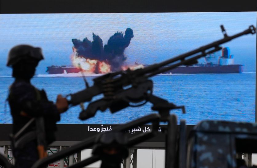 Houthis rally in Sana'a following Lebanon-Israel ceasefire Tensions dans le détroit de Bab Al-Mandab