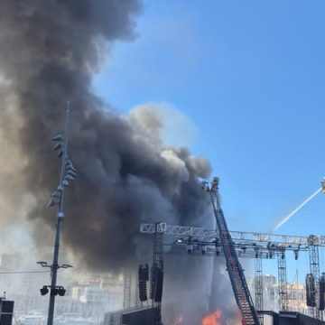 Incendie au Vieux-Port de Marseille maîtrisé par les marins-pompiers
