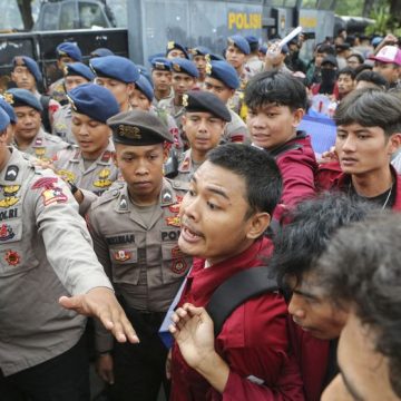 Student Protest in Jakarta, Indonesia Les manifestations des étudiants à Djakarta : colère et répression